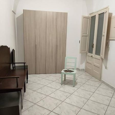 Appartamento In Pieno Centro A Lecce Luaran gambar